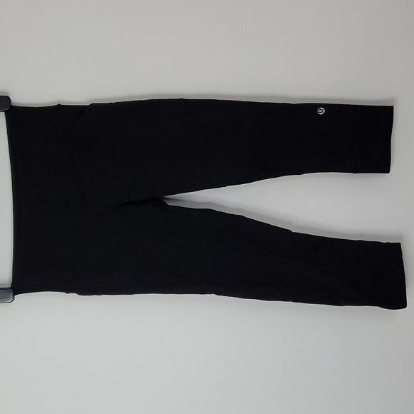 lululemon athletica Pants - Lululemon black size 4 cropped leggings